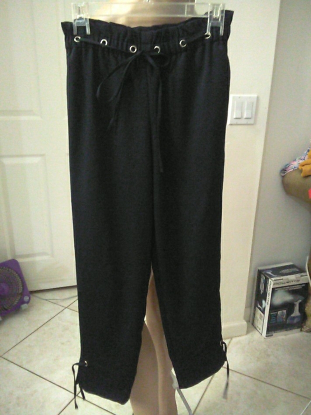 NWOT CLUB MONACO Women's Black Drawstring Capri Pants Ankle Straps Sz. Sm